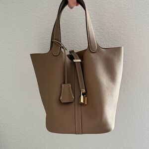 Elegant Tan Leather Tote Bag